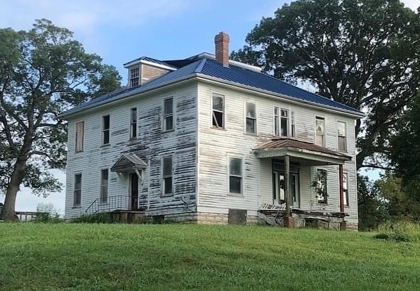 Maple hill farm home before renovation